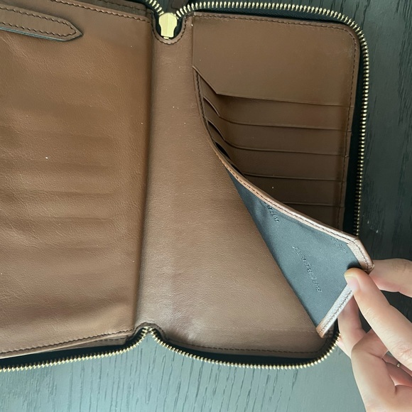 burberry brown leather zippered wallet - Picture 6 of 9